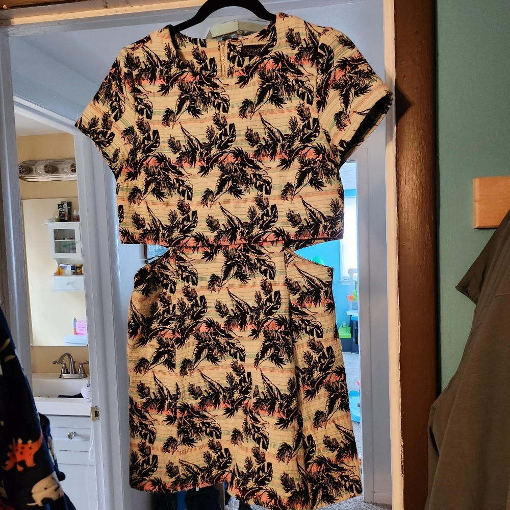 Cute summer dress bought it when I was 19. I'm no longer 19 lol